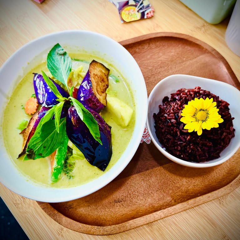 Delicious Green Curry Experience
