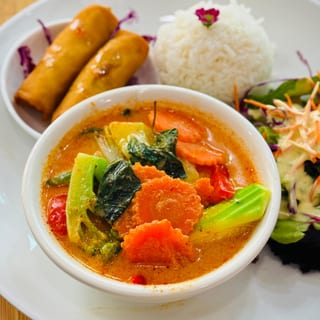 (L) Red Curry & Rice