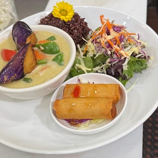 (L) Green Curry & Rice